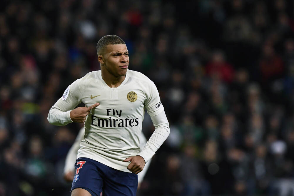 想要夜跑更有型？这套球服短袖与短裤搭配超惊艳！